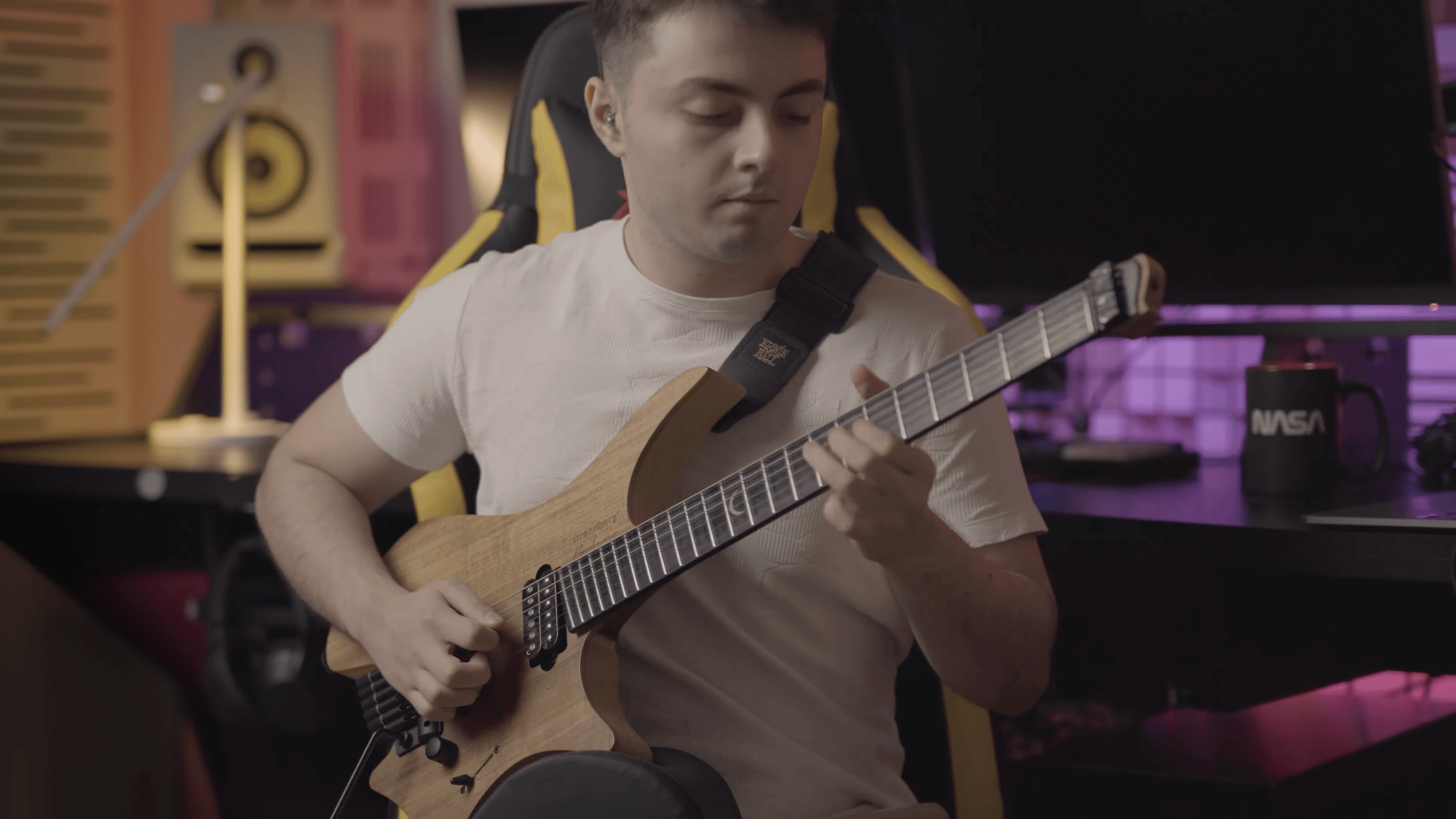 Hüseyin Sarp Vulaş playing guitar in studio